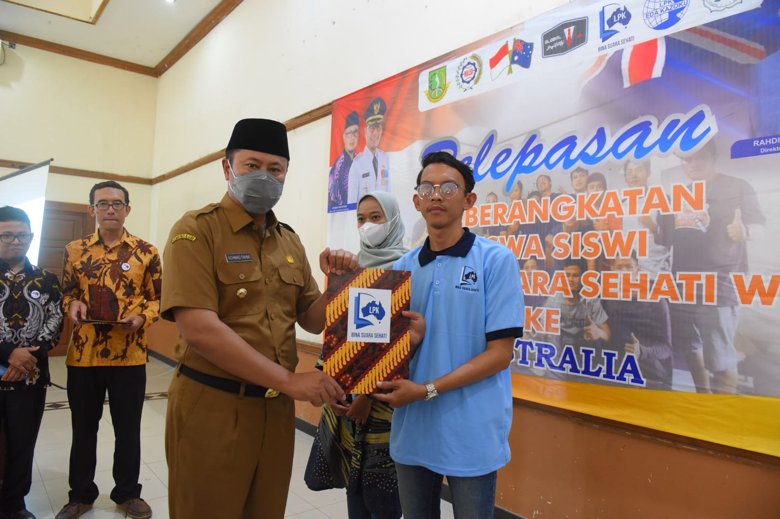 Mayor of Sukabumi sends off PMI